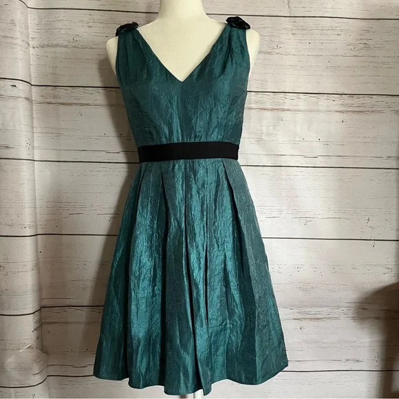 Adrianna Papell v-neck dress - Picture 1 of 10